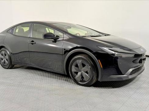 Used 2024 Toyota Prius LE image 11