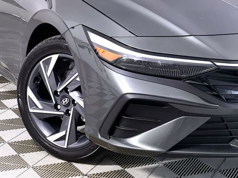 Used 2025 Hyundai Elantra Sport image 12