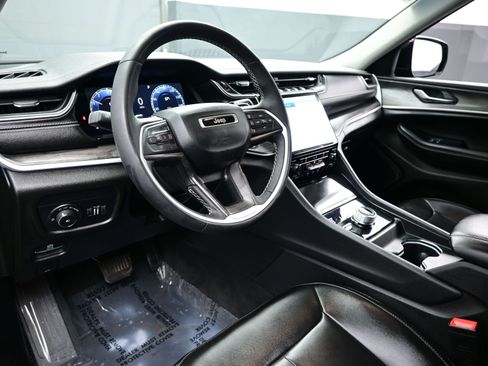 Used 2023 Jeep Grand Cherokee L Limited image 12