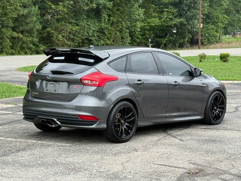 Used 2016 Ford Focus ST FWD image 4