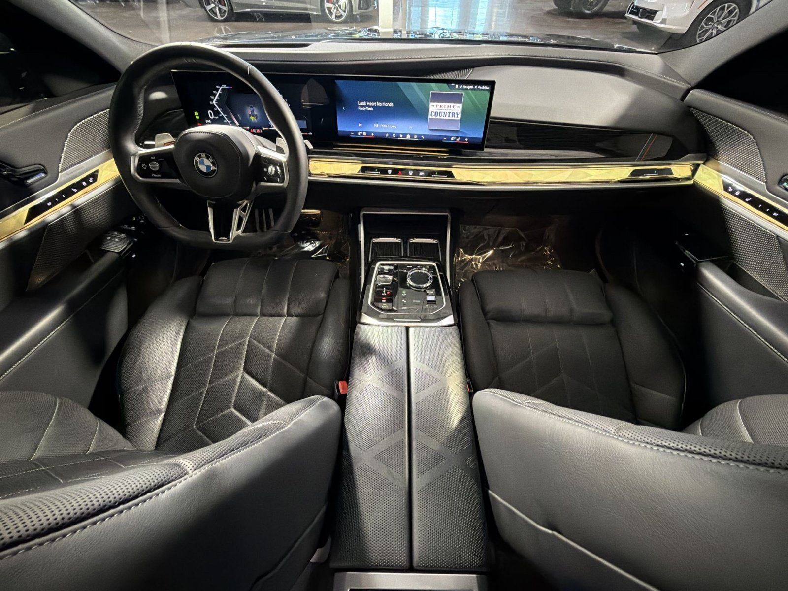 Used 2023 BMW 740i w/ Parking Assistance Package RWD image 34