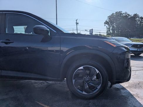 Used 2024 Nissan Rogue SV AWD/4WD image 10