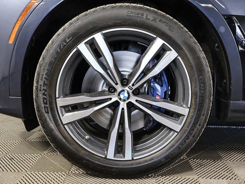 Used 2022 BMW X7 xDrive40i w/ M Sport Package image 25