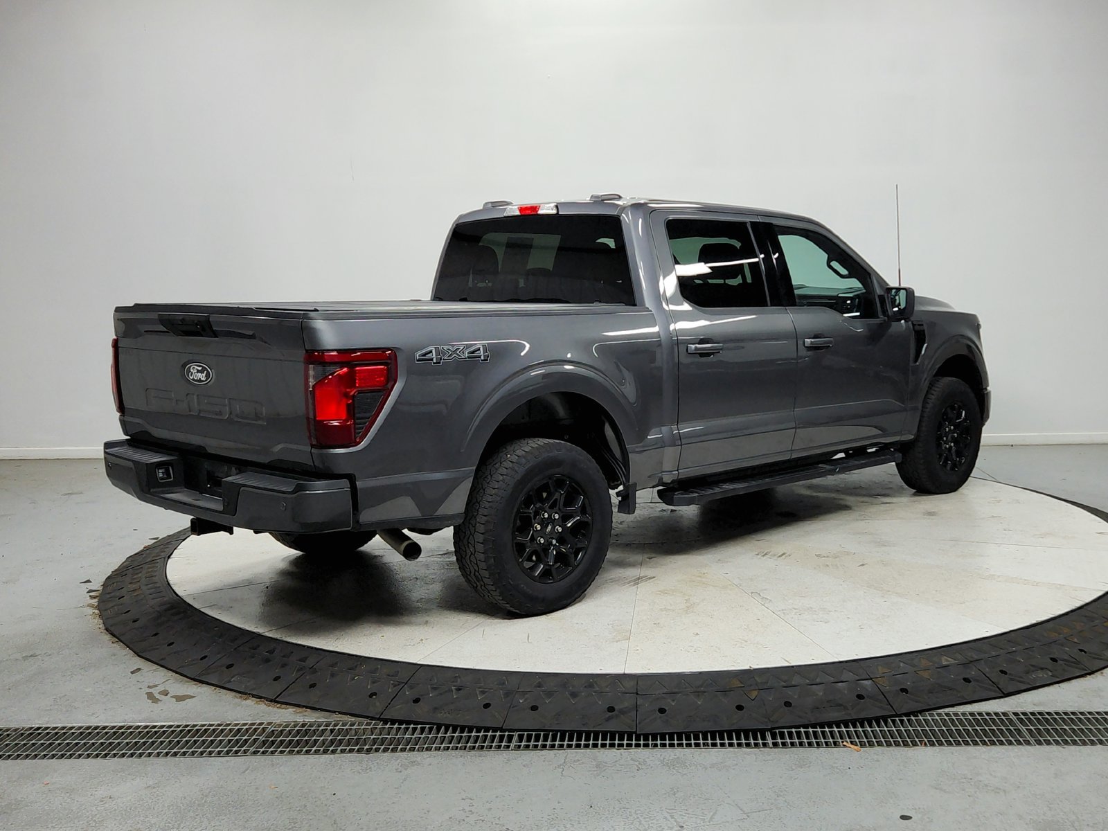 Used 2024 Ford F150 XLT w/ XLT Black Appearance Package AWD/4WD image 8