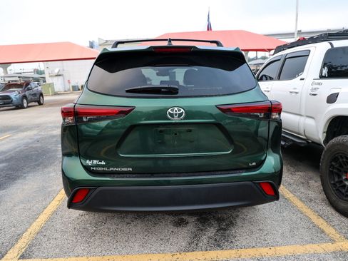 Used 2025 Toyota Highlander LE FWD image 10