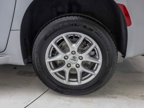 Used 2023 Chrysler Voyager LX image 33