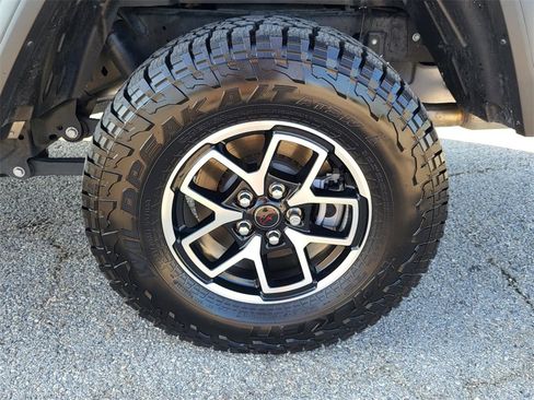 Used 2025 Jeep Gladiator Rubicon w/ Convenience Group image 30