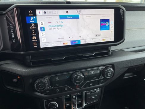 New 2026 Jeep Gladiator Sport image 32