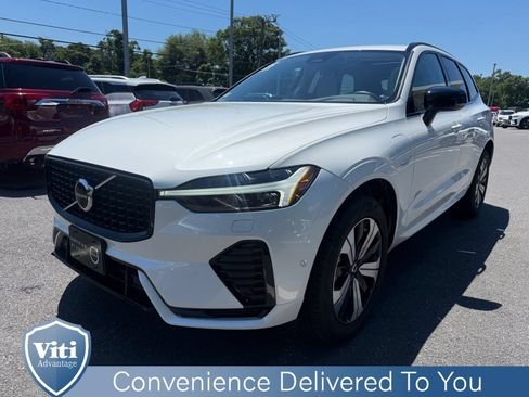 Certified 2025 Volvo XC60 T8 Plus w/ Climate Package AWD/4WD image 4