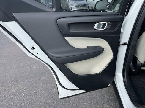 Used 2023 Volvo XC40 B5 Ultimate w/ Protection Package Premier image 17