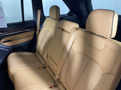 Used 2022 Jeep Grand Cherokee Summit w/ Adv Protech Group IV AWD/4WD image 33