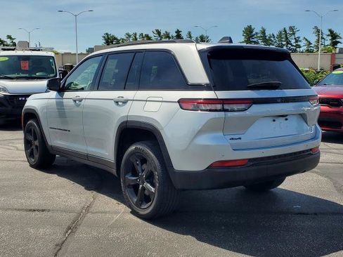 Used 2023 Jeep Grand Cherokee Altitude AWD/4WD image 5