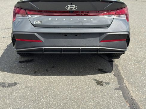 Certified 2025 Hyundai Elantra Sport FWD image 27