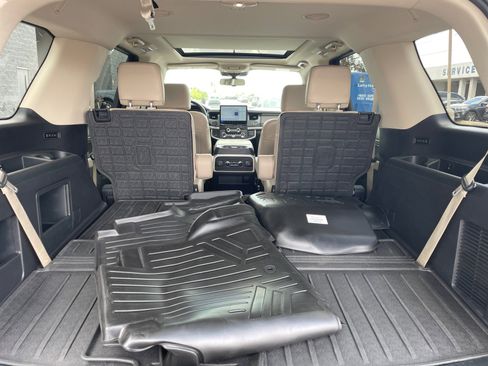 Used 2024 Ford Expedition XLT RWD image 28