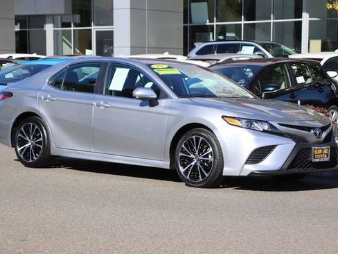 Certified 2019 Toyota Camry SE FWD image 2