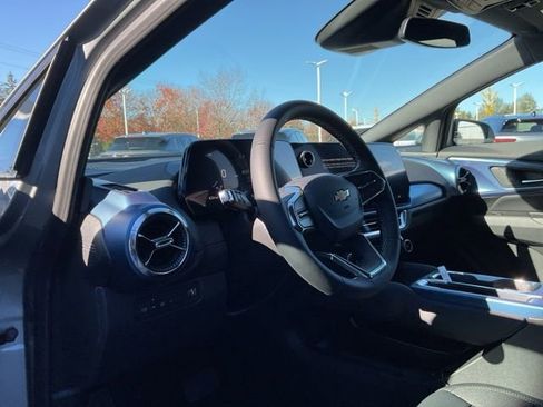 New 2026 Chevrolet Equinox EV LT image 12