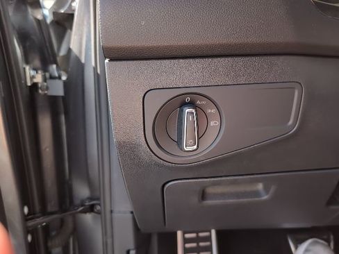 Used 2023 Volkswagen Tiguan SE R-Line image 21