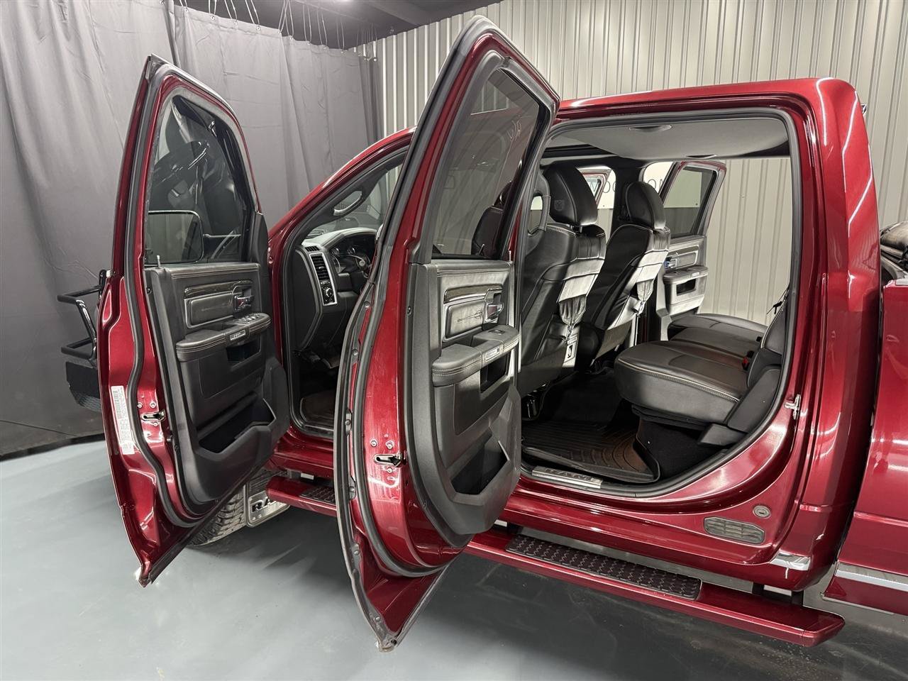 Used 2018 RAM 3500 Laramie Longhorn AWD/4WD image 16