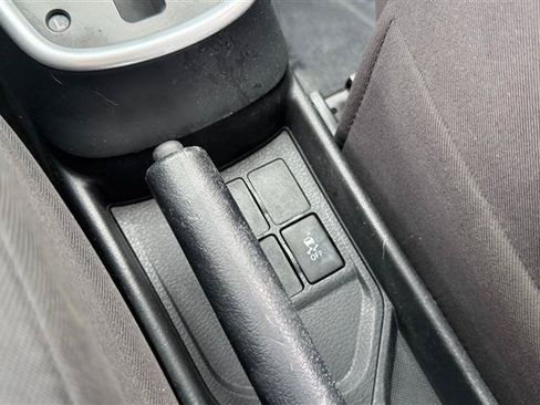 Used 2017 Toyota Yaris L w/ Carpet Mat Package FWD image 31