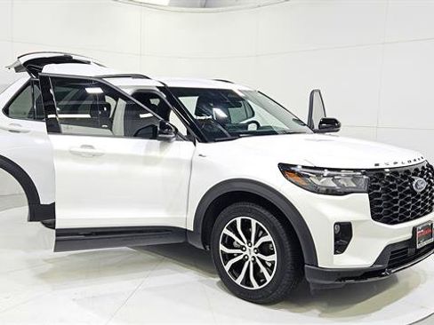 Used 2025 Ford Explorer ST-Line RWD image 29