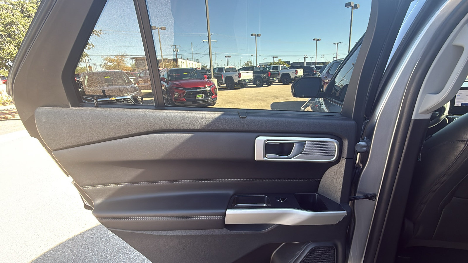 Used 2022 Ford Explorer Limited w/ Equipment Group 301A RWD image 22