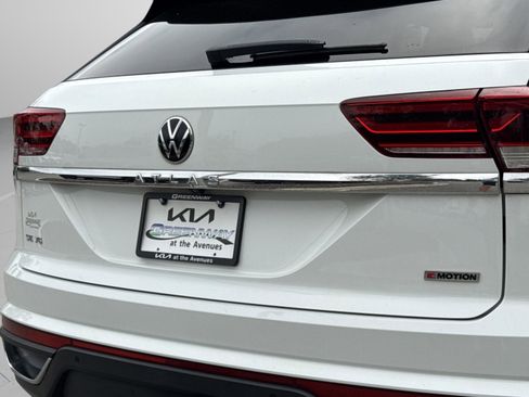 Used 2020 Volkswagen Atlas Cross Sport SE w/ Panoramic Sunroof Package image 30