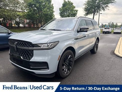 Used 2025 Lincoln Navigator Reserve w/ Jet Appearance Package AWD/4WD image 3