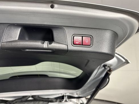 Used 2022 Mercedes-Benz GLB 250 4MATIC image 34