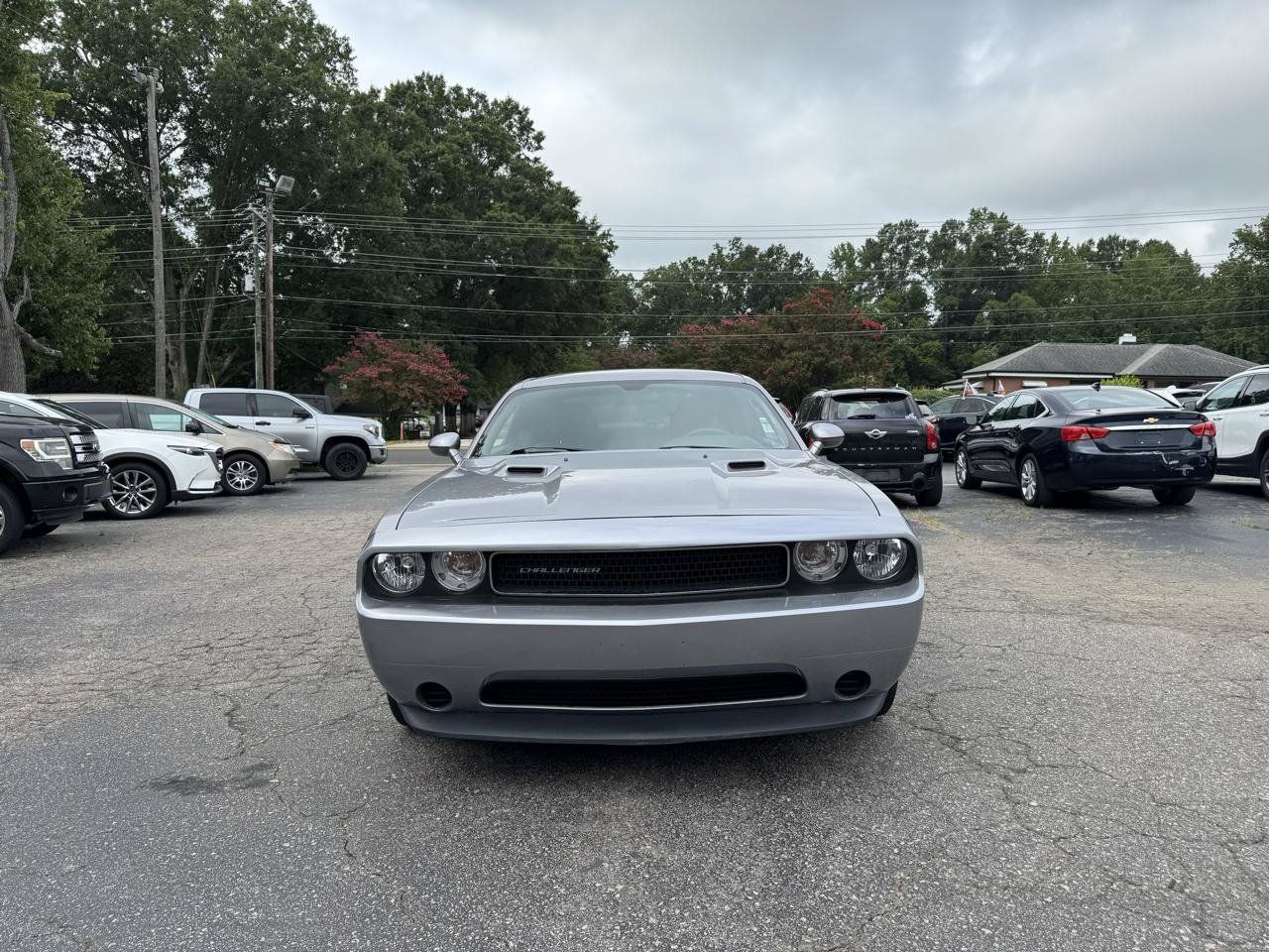 Used 2013 Dodge Challenger SXT RWD image 3