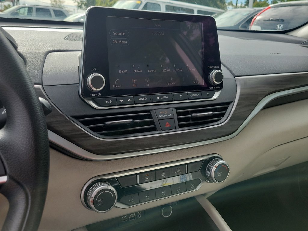 Used 2025 Nissan Altima 2.5 SV FWD image 30