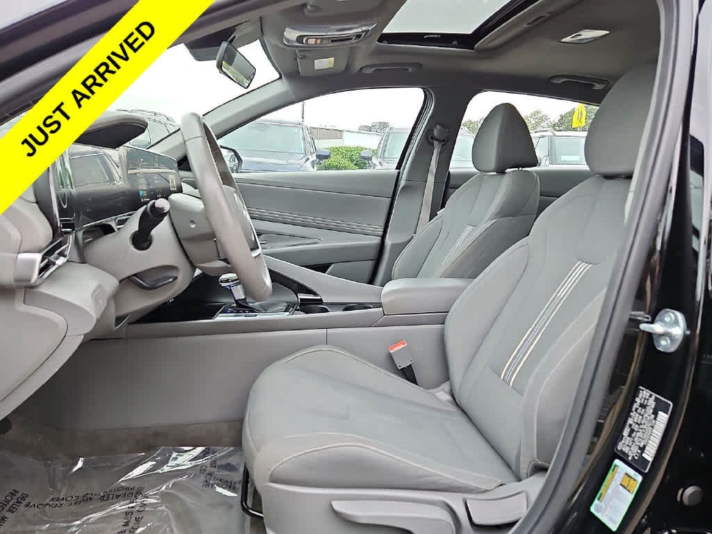 Used 2025 Hyundai Elantra SEL FWD image 12