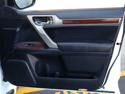 Used 2014 Lexus GX 460 w/ Premium Package image 24
