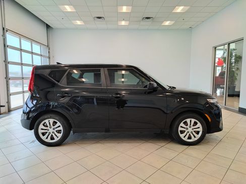 Used 2020 Kia Soul LX FWD image 2