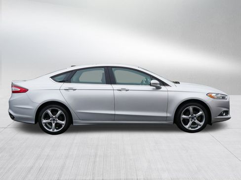 Used 2016 Ford Fusion SE image 8
