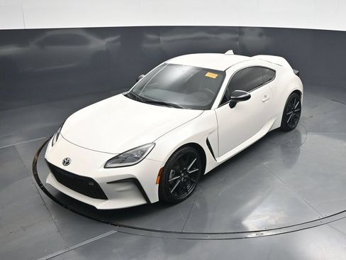 Used 2024 Toyota GR86 Premium RWD image 32
