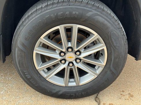 Used 2023 Chevrolet Traverse LT image 7