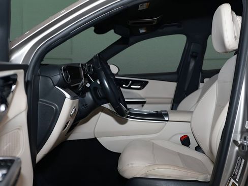 Used 2023 Mercedes-Benz GLC 300 image 11