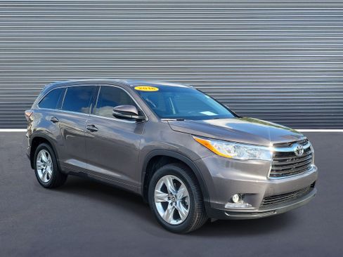 Used 2016 Toyota Highlander Limited AWD/4WD image 2