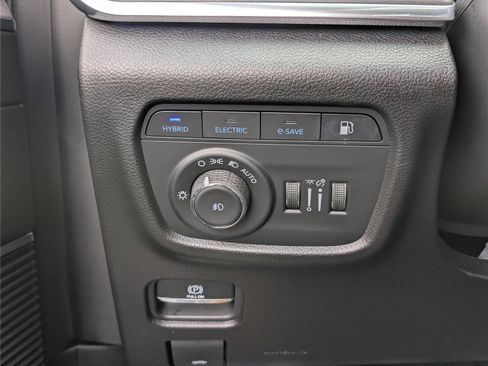 Used 2023 Jeep Grand Cherokee Overland w/ Advanced Protech Group III image 22