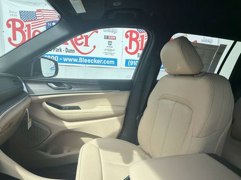 New 2026 Jeep Grand Cherokee L Limited AWD/4WD image 31