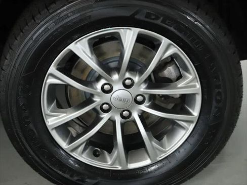 Certified 2020 Jeep Cherokee Latitude Lux w/ Quick Order Package 26H Lux image 39