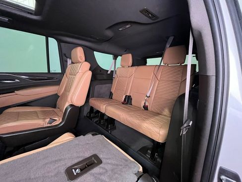 Used 2023 Cadillac Escalade ESV Premium Luxury w/ Performance Package AWD/4WD image 19