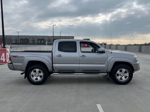 Used 2014 Toyota Tacoma 4x4 Double Cab w/ TRD Sport Package image 8