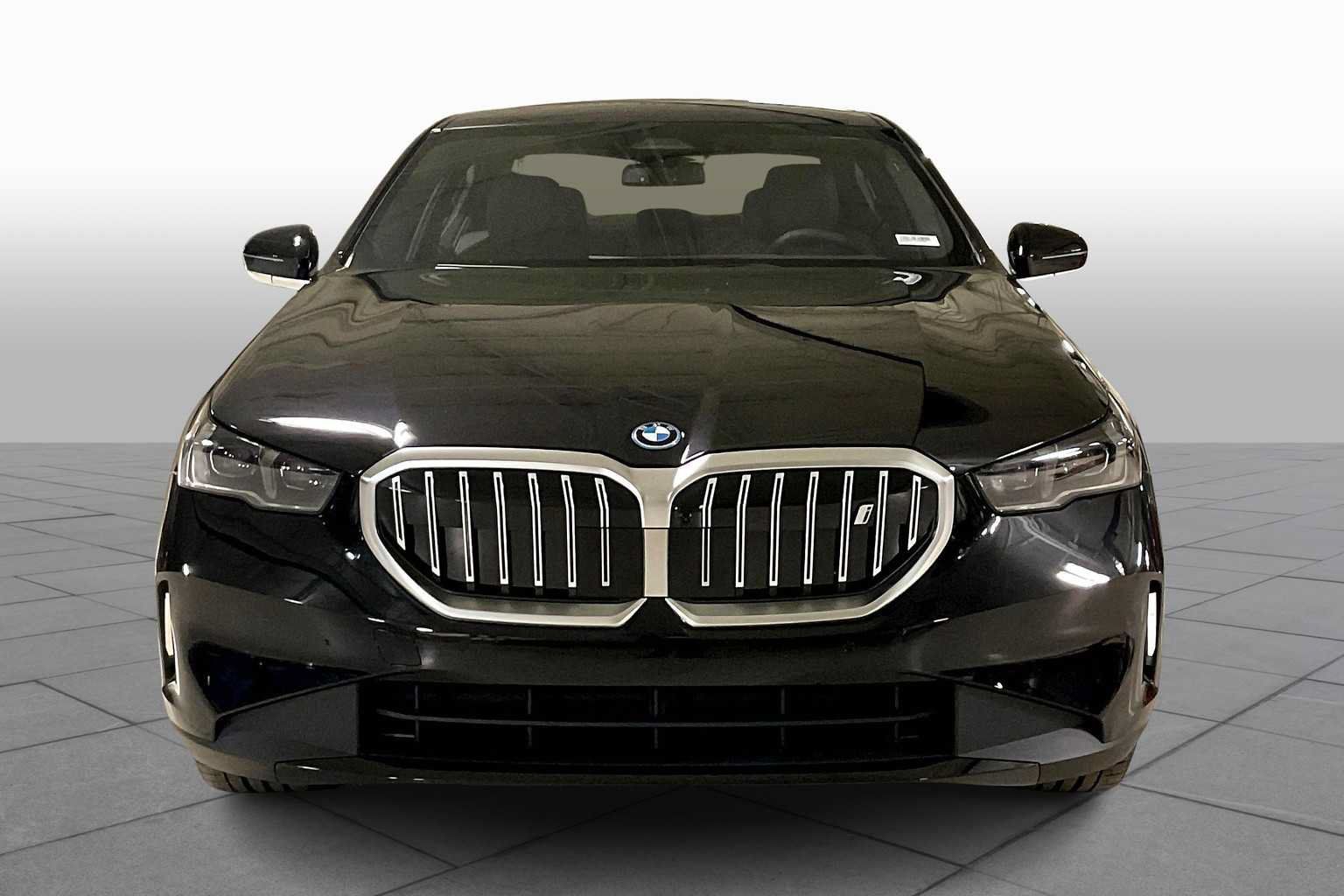 Used 2026 BMW i5 eDrive40 w/ Premium Package RWD image 3