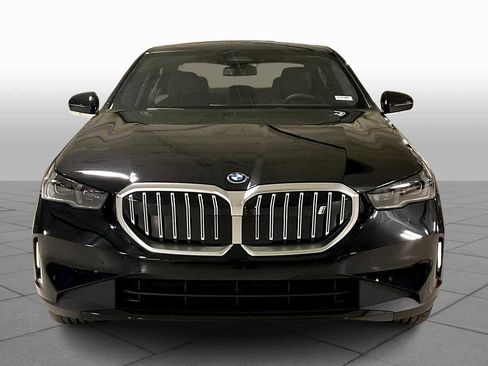 Used 2026 BMW i5 eDrive40 w/ Premium Package image 3