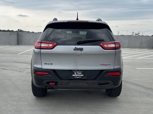 Used 2016 Jeep Cherokee Trailhawk AWD/4WD image 8