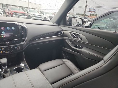 Used 2023 Chevrolet Traverse LT w/ Midnight/Sport Edition image 12
