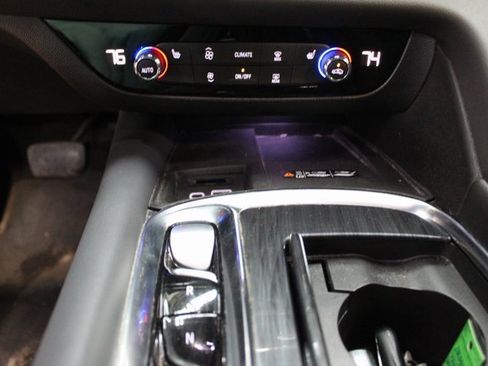 Used 2022 Buick Enclave Essence image 18