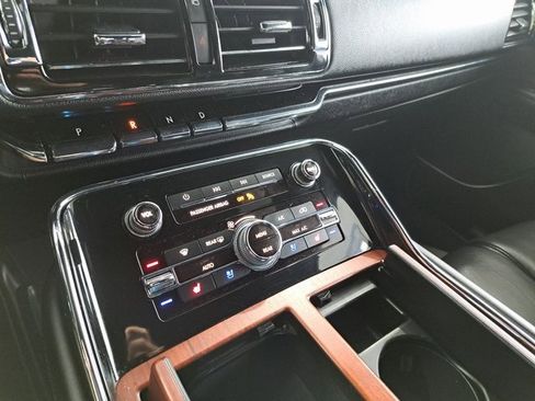 Used 2021 Lincoln Navigator Reserve image 12