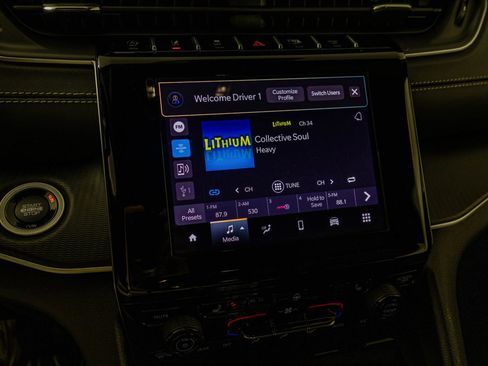 New 2025 Jeep Grand Cherokee Altitude image 21